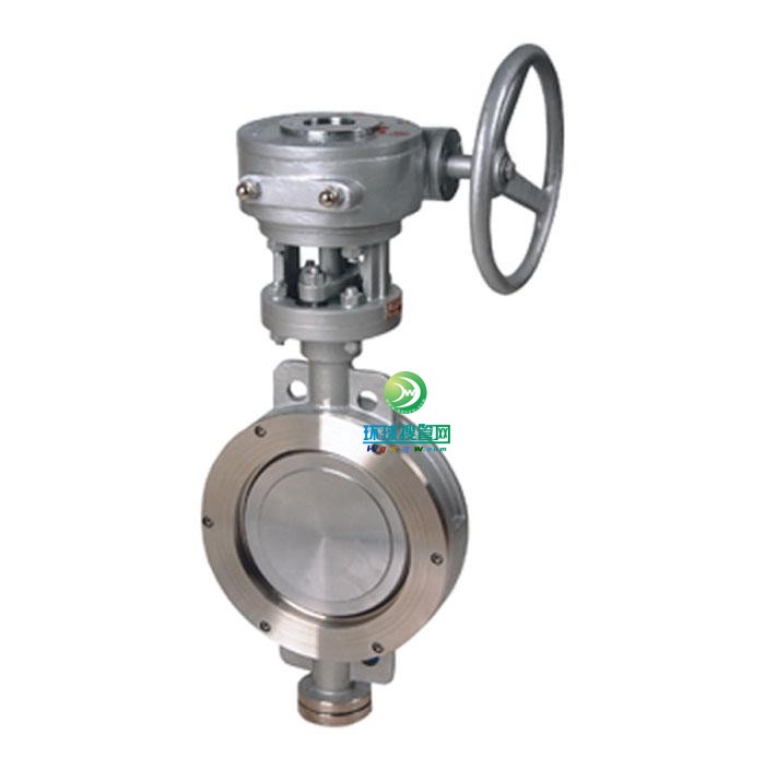 �������y